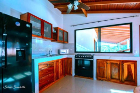 Gorgeous, LARGE, peaceful! Perfect location!